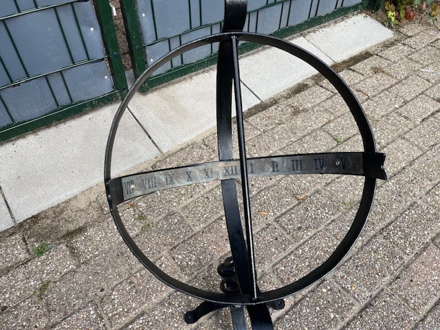 Zonnewijzer ijzer half open 38 cm