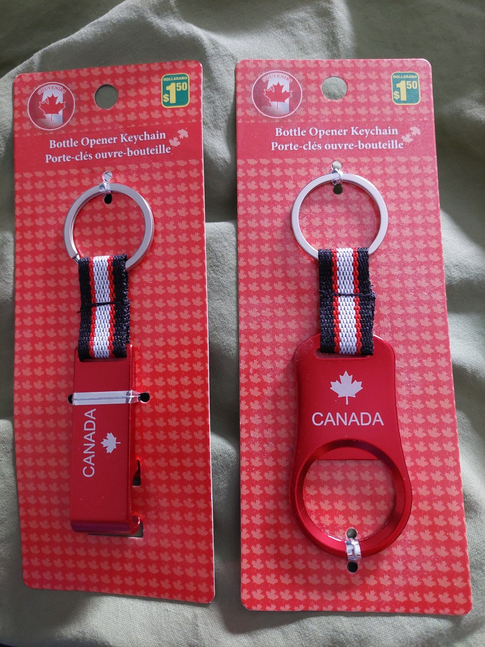 2 sleutelhangers/flesopeners uit Canada
