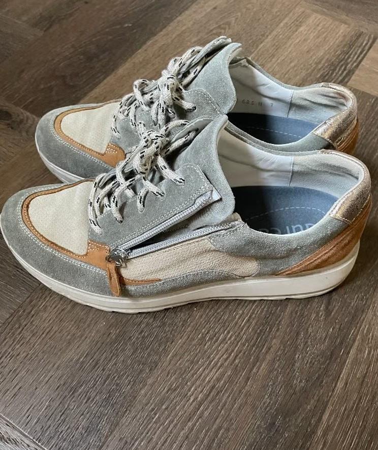 Mooie Durea sneakers wijdte H maat 7