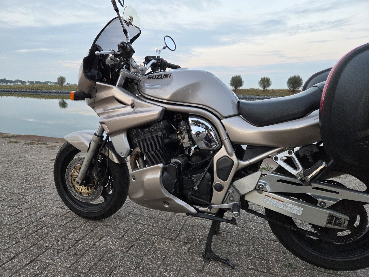 Suzuki GSF1200N (bandit) met volle kuip en 3 delig kofferset (weinig km's)