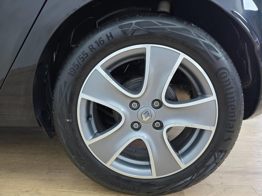 Renault Clio occasion zuinige auto en cruisecontrol | tweedehands renault c