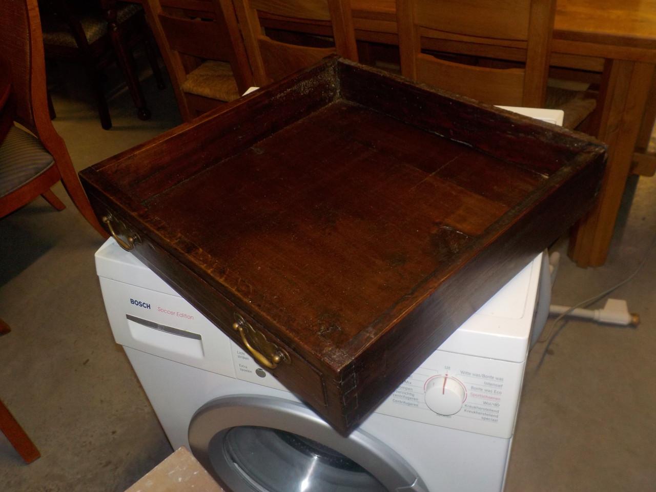 Mooie kwaliteit geheel massief koloniaans wandmeubel in zeer goede staat