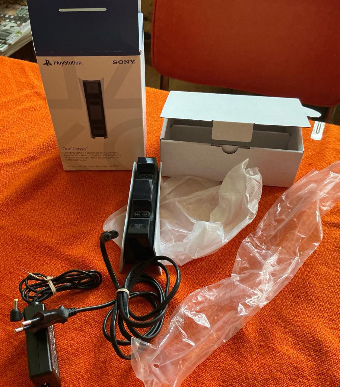 Sony playstatio ps5 dualsense  charging station