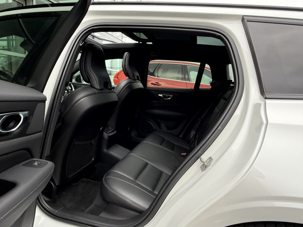 Volvo V60 t6 340pk recharge r-design| panodak| adap.cruise| 360camera| tre