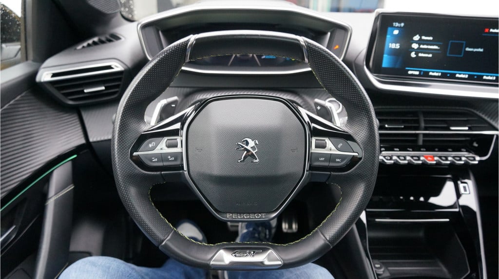 Peugeot 208 1.2 puretech gt pack rijklaar incl garantie