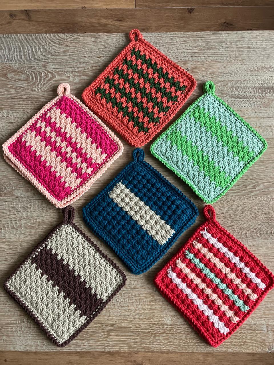 Verschillende nieuwe gehaakte pannenlappen