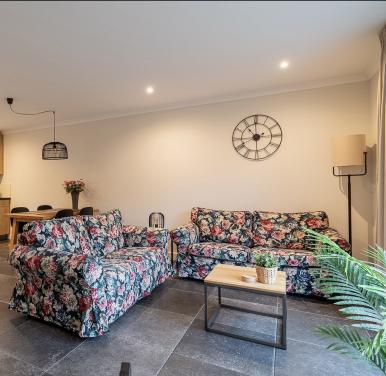 2 Ikea Ektorp 2 zits banken met 2 sets hoezen