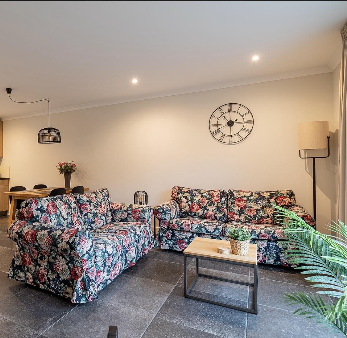 2 Ikea Ektorp 2 zits banken met 2 sets hoezen