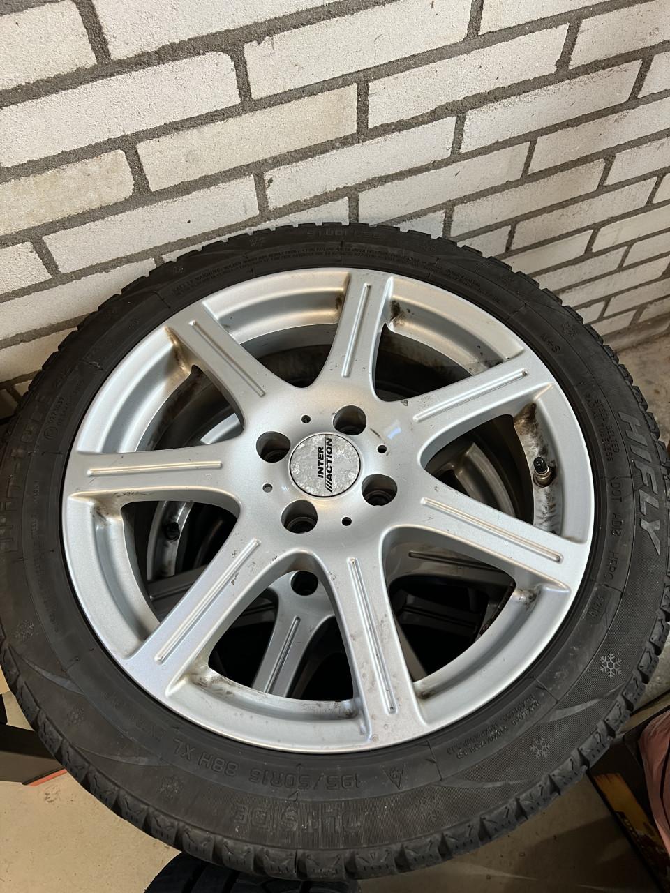 Set velgen met winterbanden
