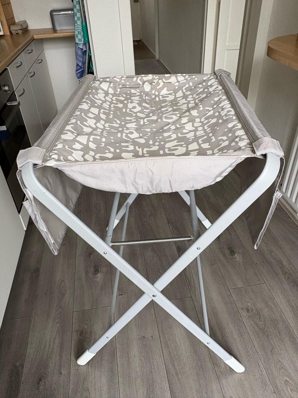 Super handige inklapbare aankleed tafel