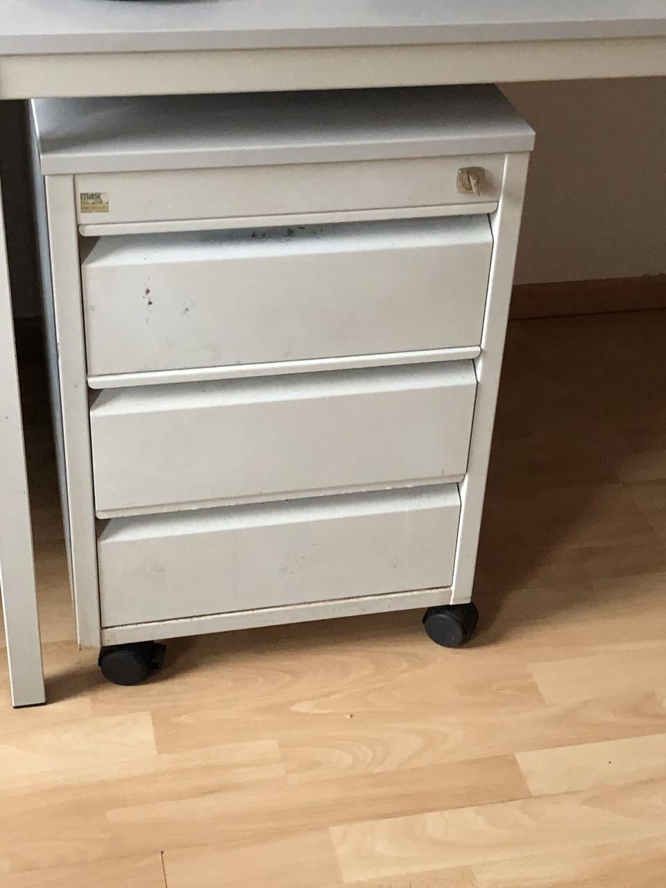 Metalen dossier laden kast met slot en wieltjes