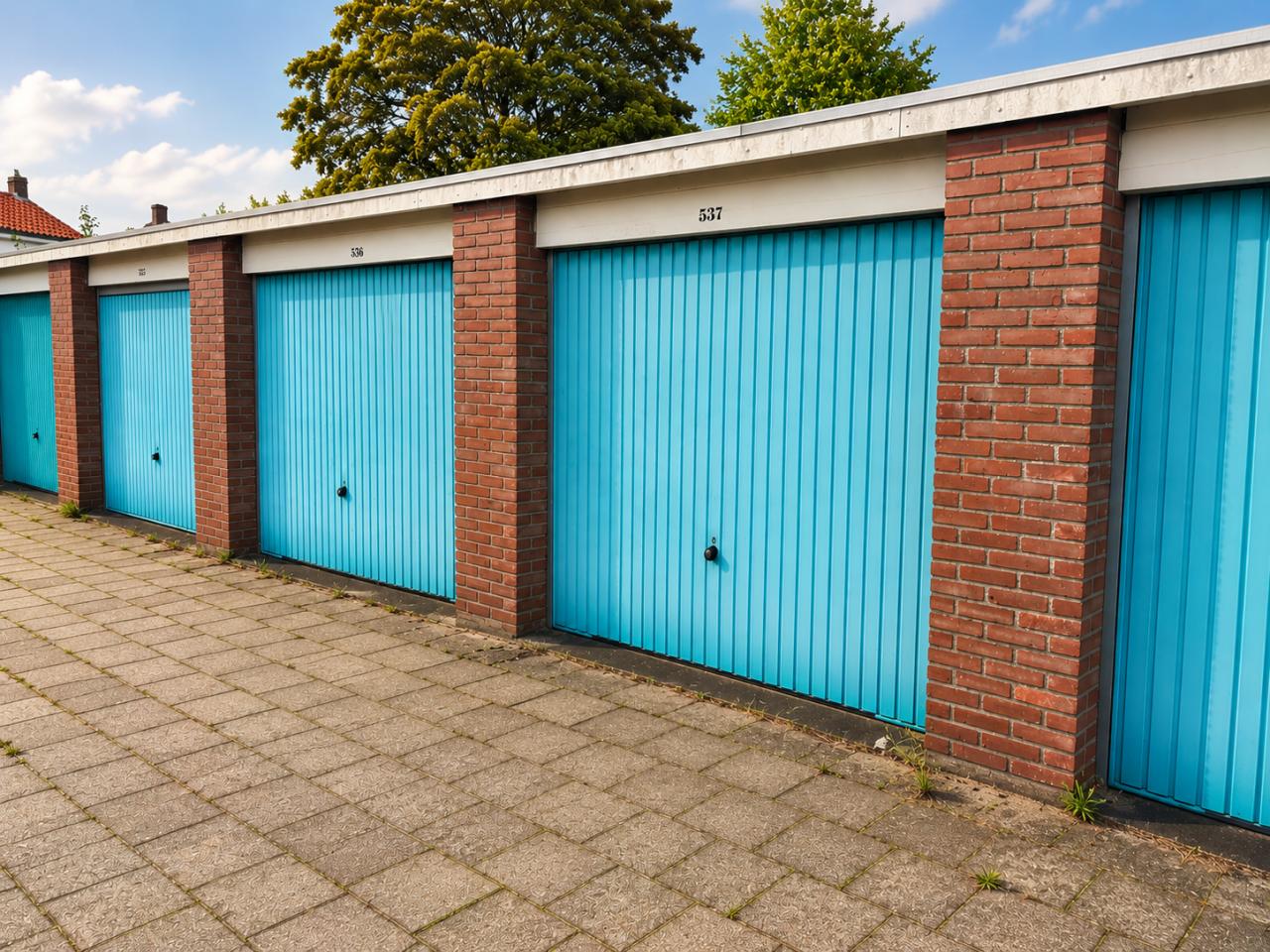 Nette en ruime garagebox te huur in Oost-Souburg