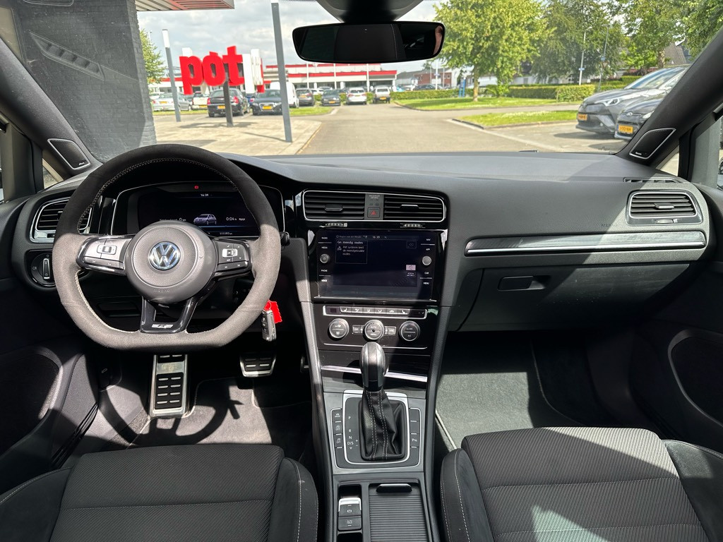 Volkswagen Golf 2.0 tsi 4motion r // dealeronderhouden // pano //