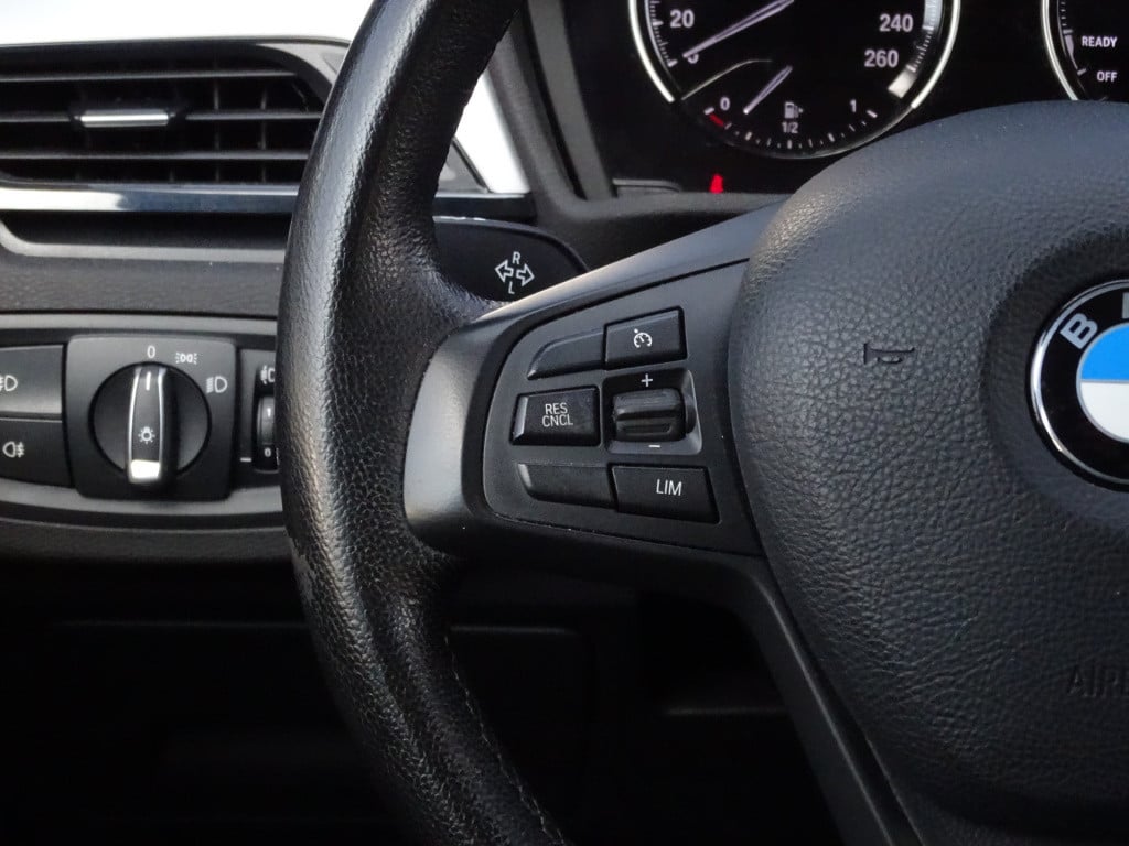 BMW X1 sdrive18i executive automaat | apple carplay | | el. koffer | 17"