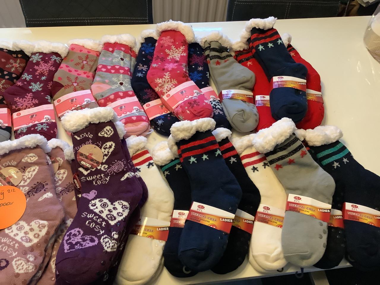 Partij super leuke fluffy huissokken. (Partij 212)