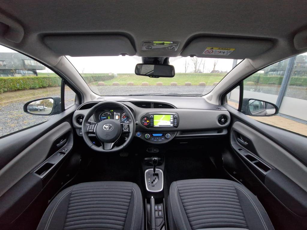 Toyota Yaris 1.5 hybrid dynamic | automaat | navi| rijstrookwaarschuwing | 