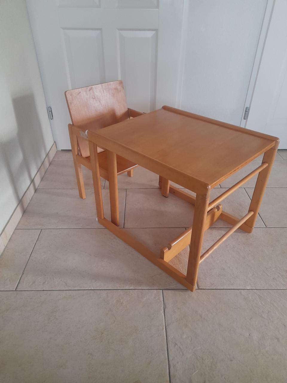 Kinderstoel (in goede staat) om te zetten tot tafel en stoel !