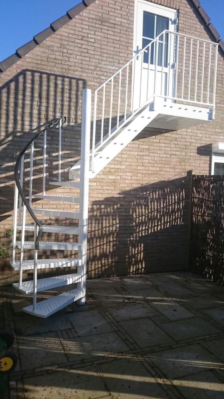 Stalen Trappen op Maat | Spiltrappen, Buitentrappen & Rechte Trappen