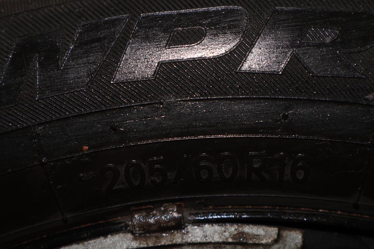 Winterbanden op velg – 205/60 R16 – set van 4