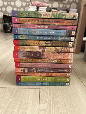 14 Pony Friends boeken – Henriëtte Kan Hemmink – vanaf €4 per stuk