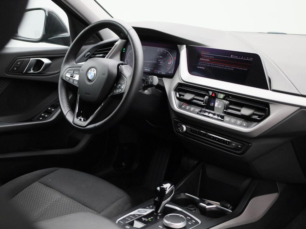 BMW 1 Serie 116i executive | automaat | parkeer sensoren | navigatie | virt