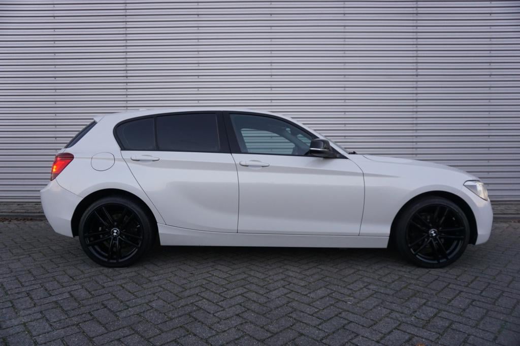 BMW 1 Serie 116i executive climate / navi / cruise / parkeersens. / elektr.