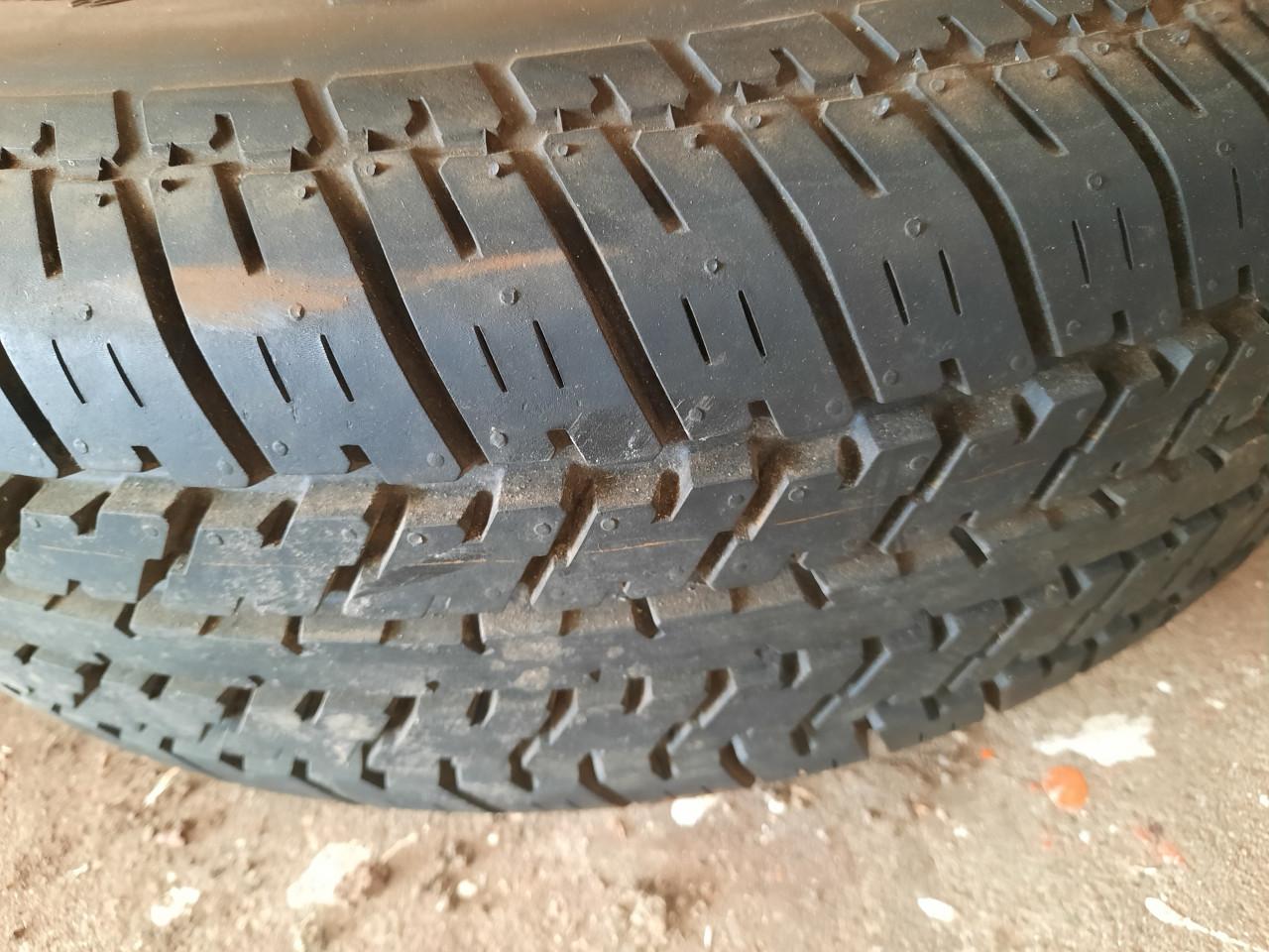 Reservewiel aanhanger kar aanhangwagen. 2 verschillende types