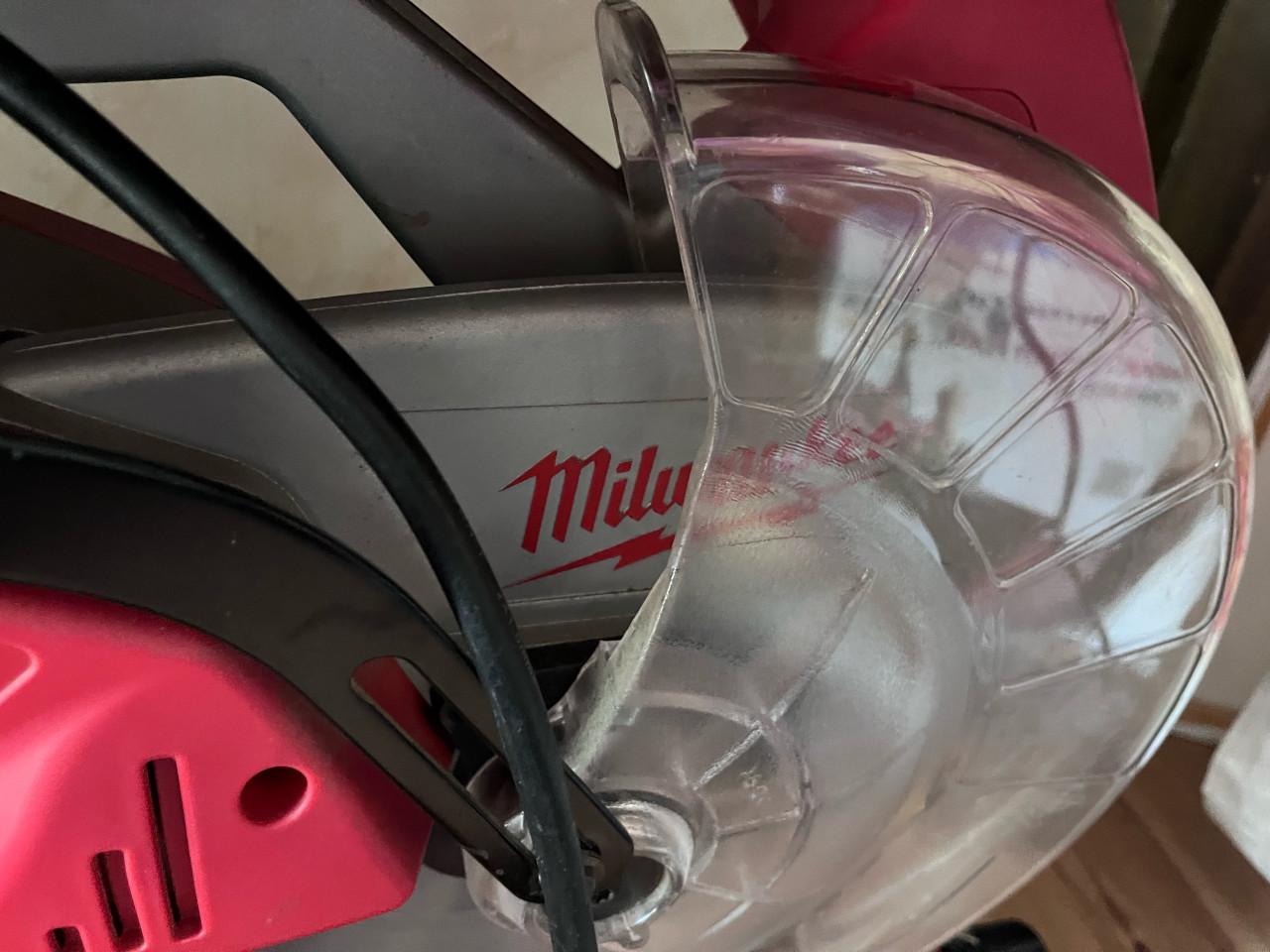 Milwaukee afkortzaag