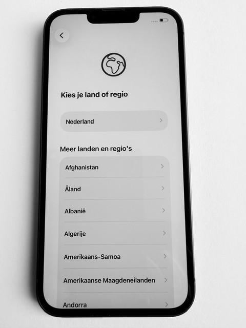 I Phone 13 en Ear-pods in zeer goede staat