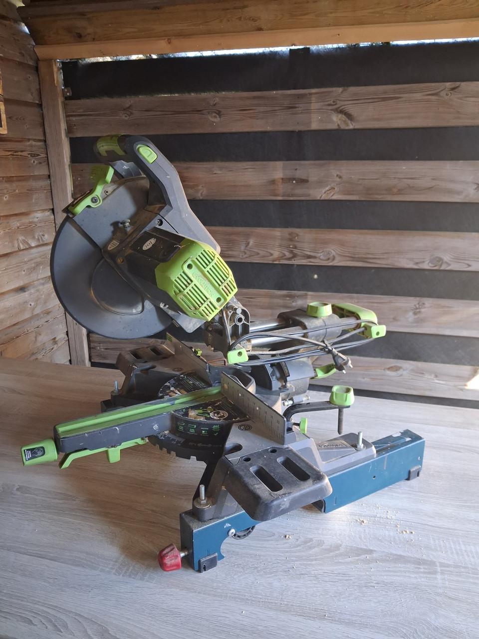 Afkortzaag (multimaterialen)met ondestel