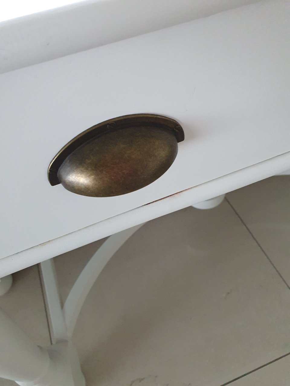 MOOIE LANDELIJKE WITTE SIDETABLE