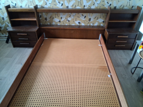 Bed met nachtkastjes + ladekast met spiegel