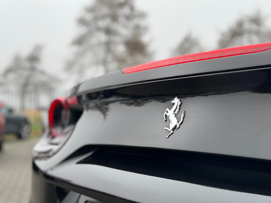 Ferrari 488 3.9 gtb hele * daytona seats * carbon driver zone * dealer onde