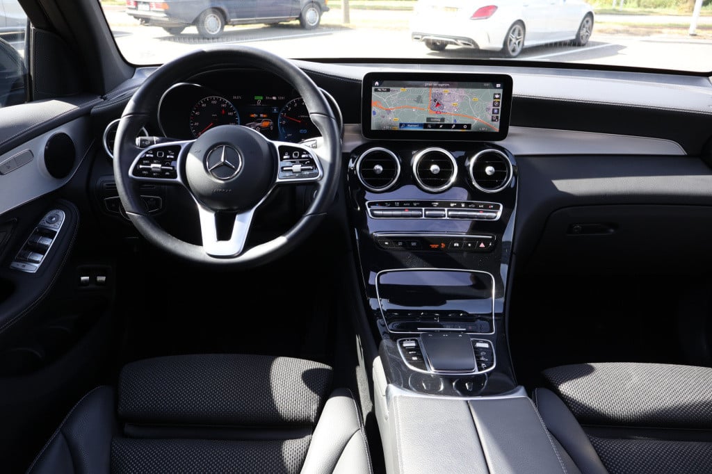 Mercedes-Benz Glc 300e 4matic business solution luxury l mbux l panoramadak