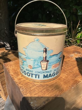 Groot blik Maggi Italië.