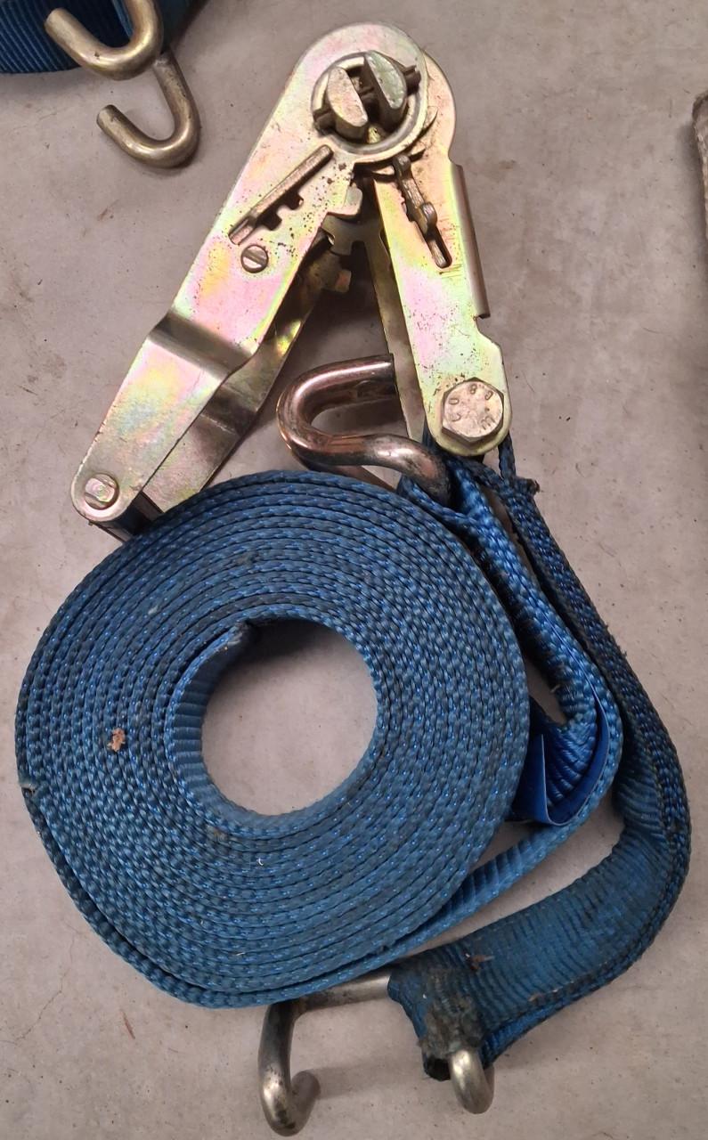 Spanbanden compleet met haken en ratels. .