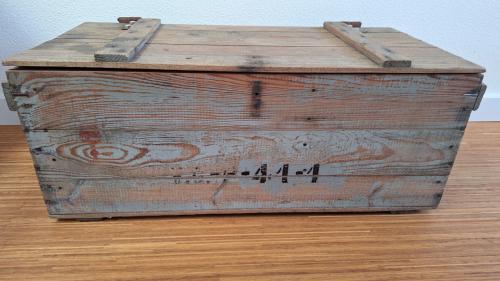 Oude houten opbergkist