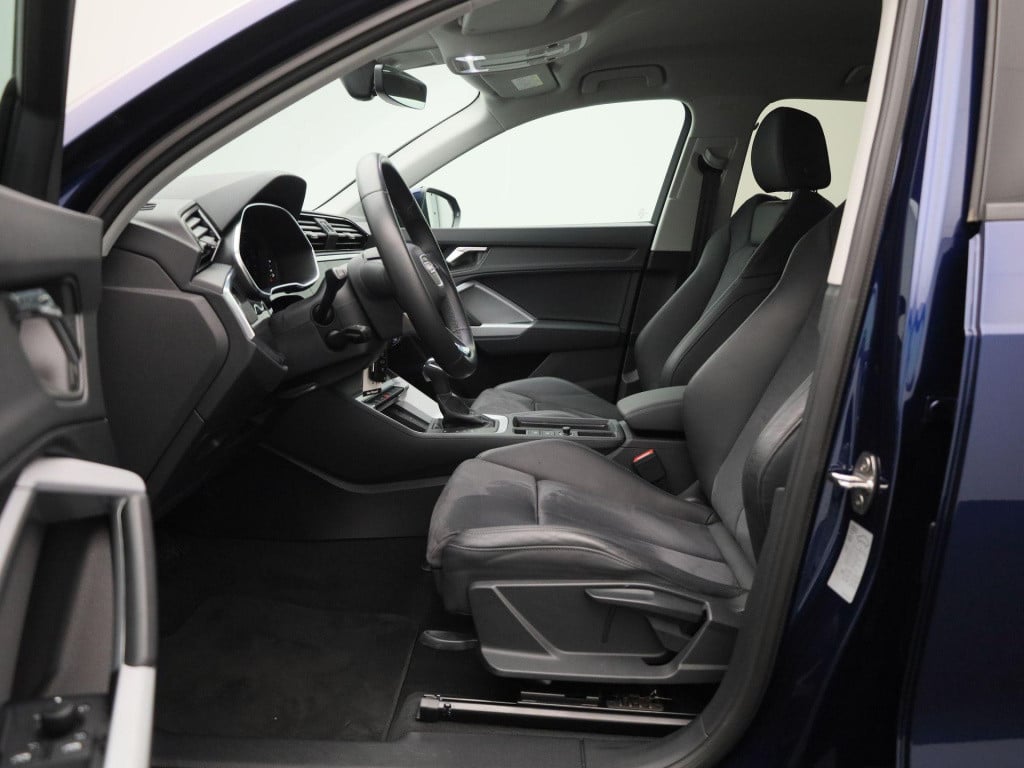 Audi Q3 45 tfsi e s tronic | automaat | lmv | parkeer sensoren | virtual co