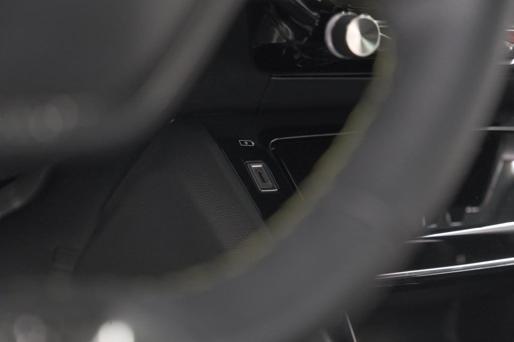 Peugeot E-2008 ev gt 50 kwh | 3 fase | trekhaak | panoramadak | adaptieve c