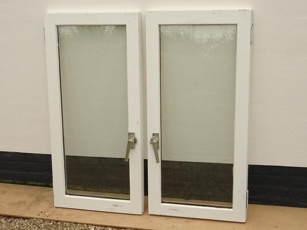 Hardhouten ramen met dubbel glas