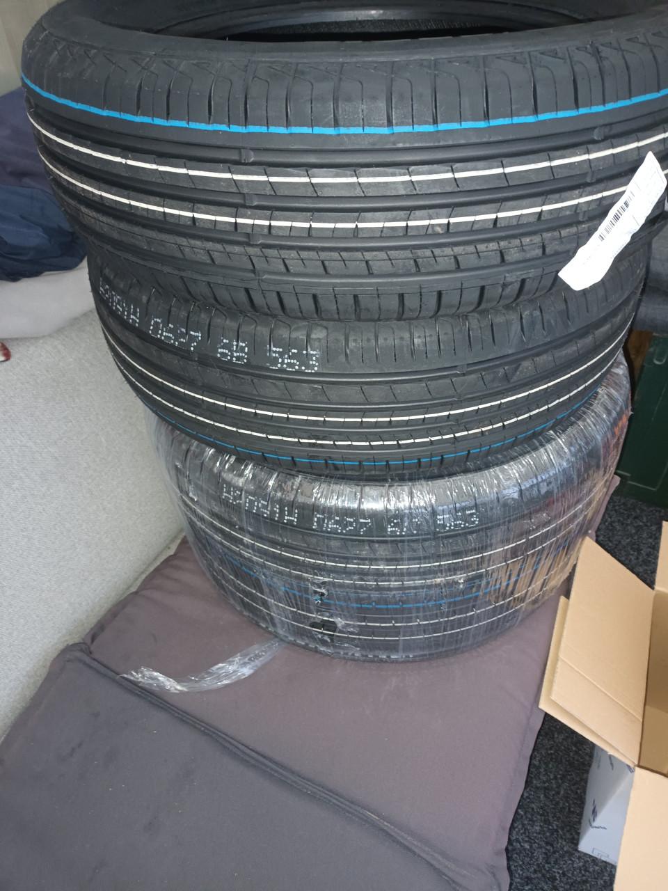 Nieuwe autobanden en reparatie