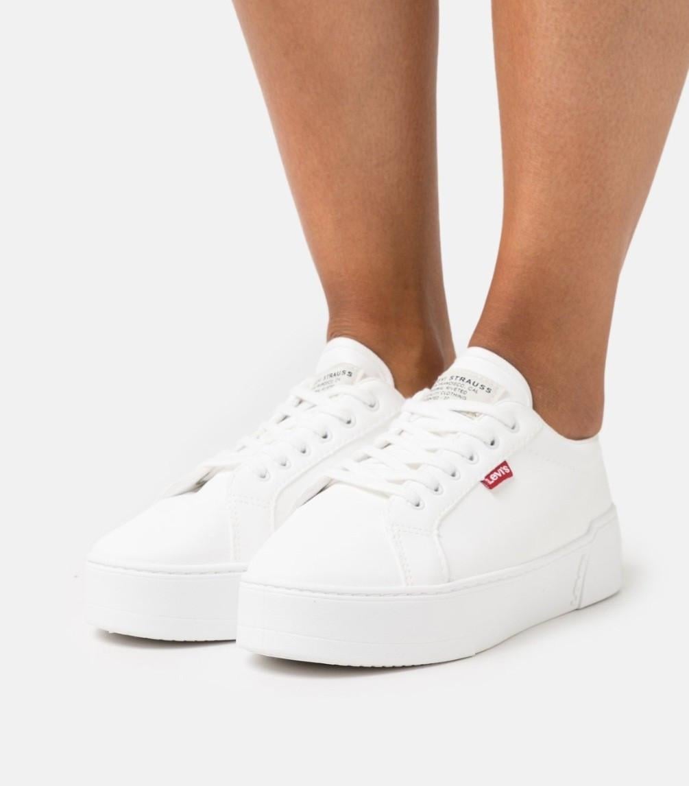 Nieuw ! Witte sneakers van Levi's Maat 41 / Maat 8