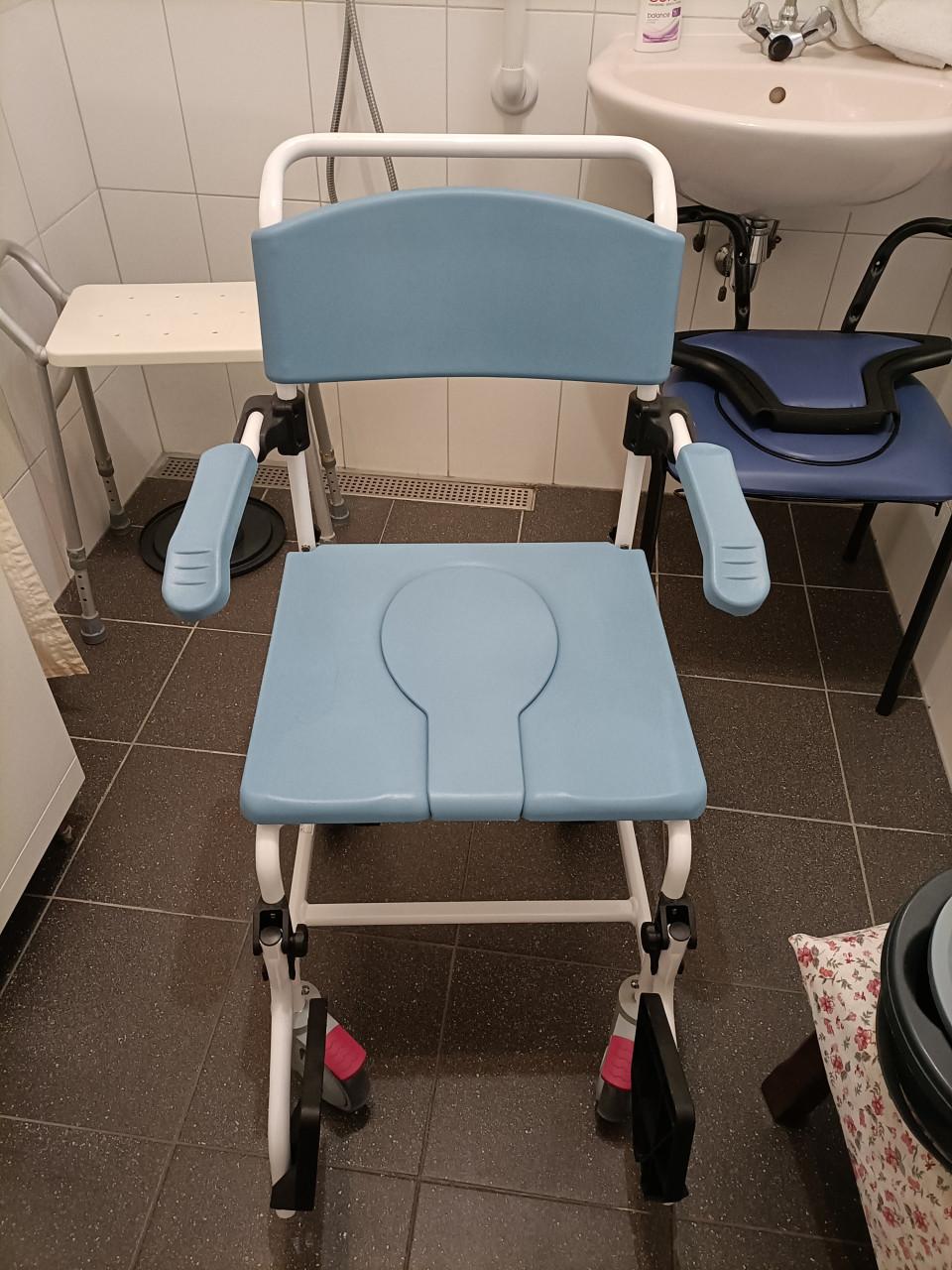 Rijdende wc / douche / postoel