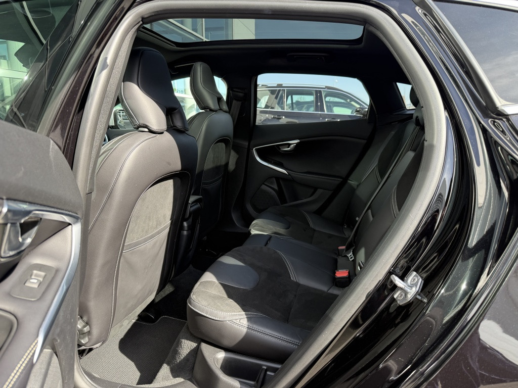 Volvo V40 t3 153pk aut6 polar+ sport| panodak| camera| trekhaak| keyless|