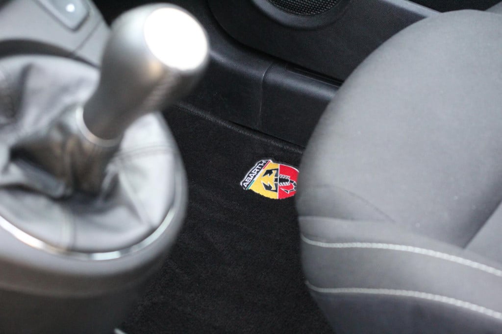 Abarth 500c 1.4 t-jet scorpione - alcantara - aux/usb - 17inch - pdc - gric