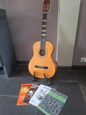 Spaanse gitaar met toebehoren