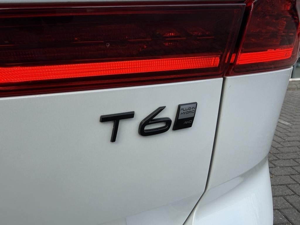 Volvo XC60 t6 398pk recharge dark black edition| panodak| luchtvering| trek