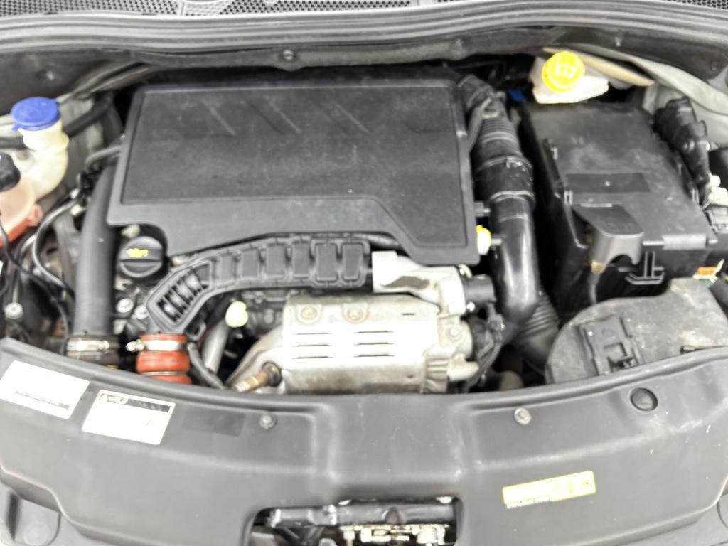 Peugeot 208 110pk tech edition | rijklaar | trekhaak | camera achter | navi