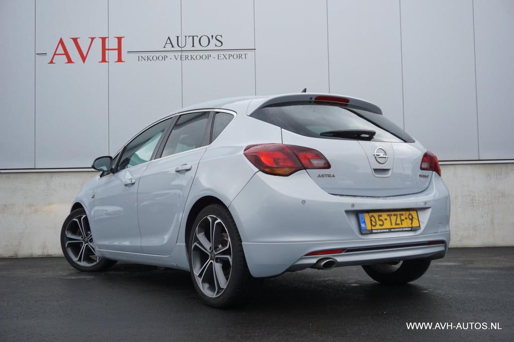 Opel Astra 1.6 turbo sport