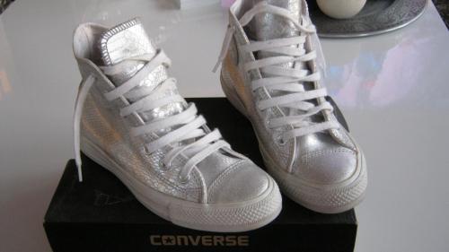 NIEUW CONVERSE MAAT 37 MOGEN WEG VOOR 40 EURO